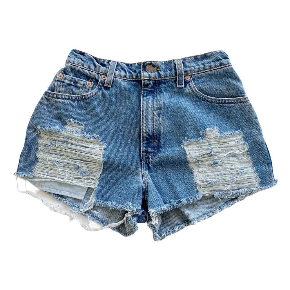 RARE VINTAGE LEVI’S Med Wash HW Distressed Shorts